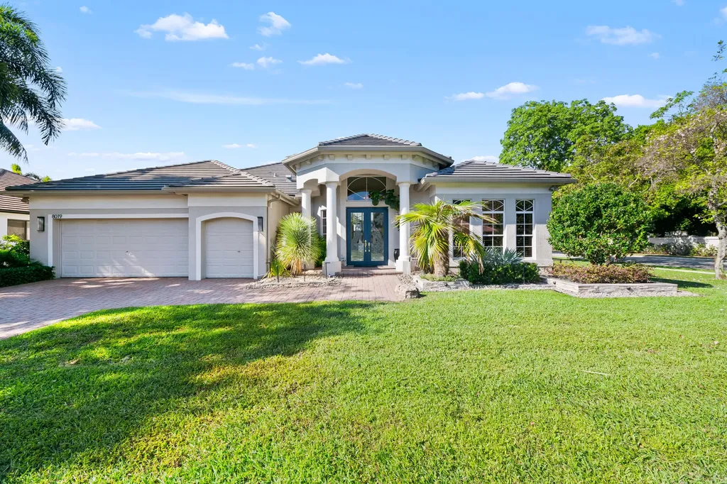 8019 S Savannah Circle Davie FL 33328