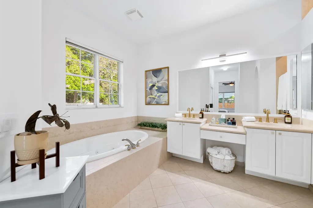 8019 S Savannah Circle Davie FL 33328