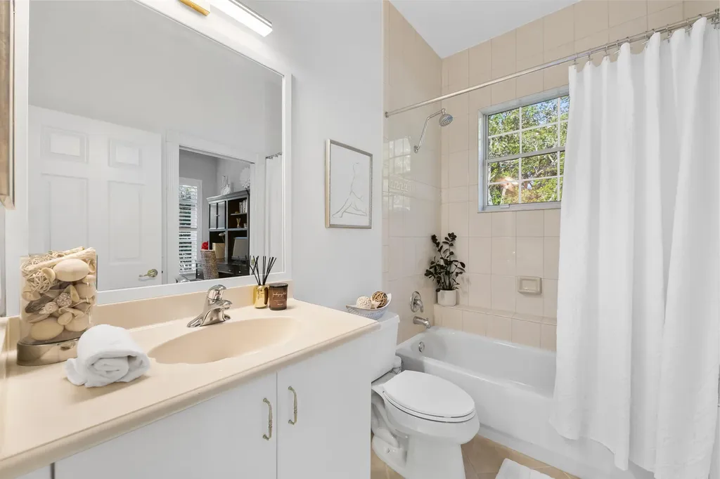 8019 S Savannah Circle Davie FL 33328