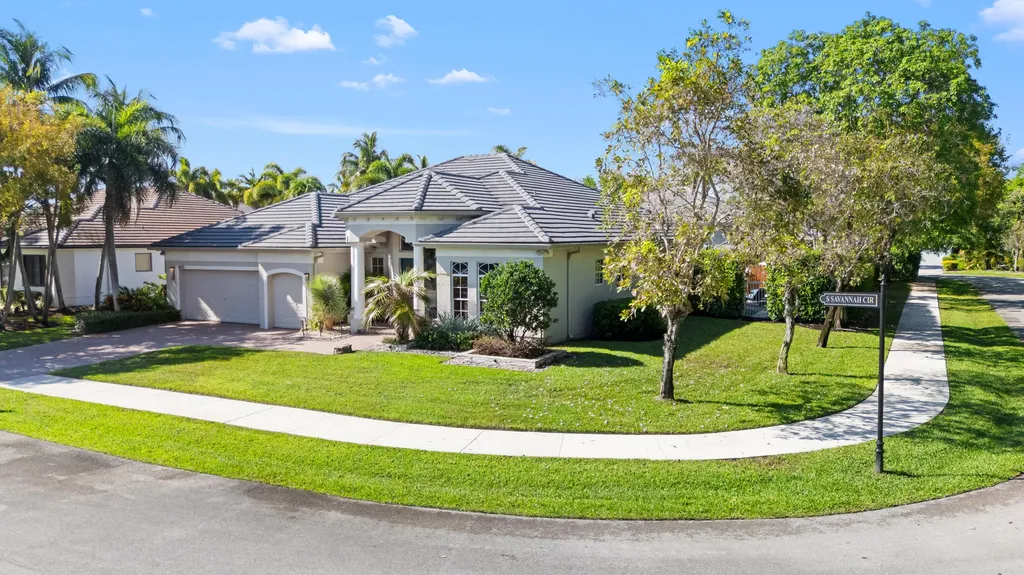 8019 S Savannah Circle Davie FL 33328
