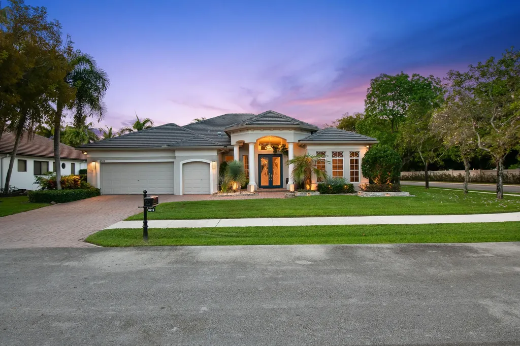 8019 S Savannah Circle Davie FL 33328