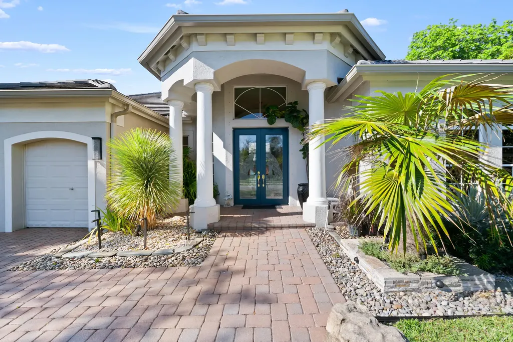 8019 S Savannah Circle Davie FL 33328