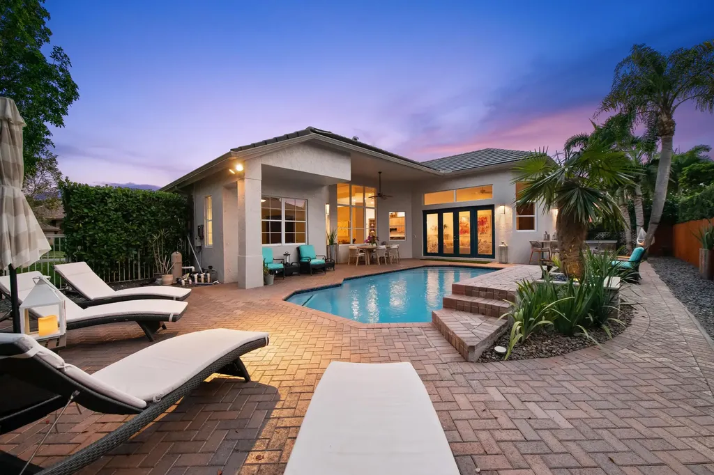 8019 S Savannah Circle Davie FL 33328