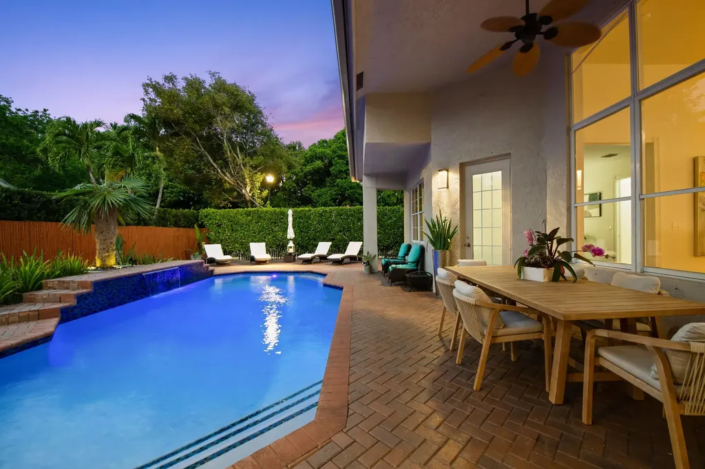 8019 S Savannah Circle Davie FL 33328