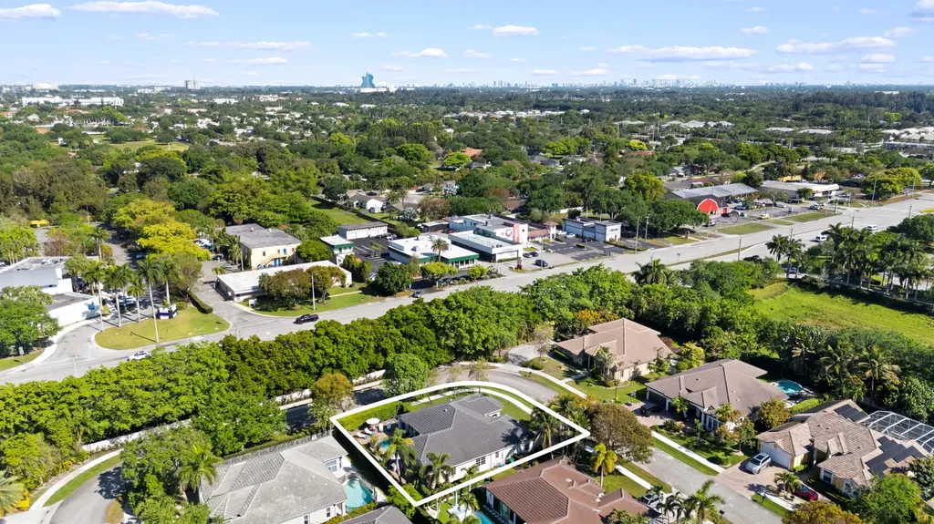 8019 S Savannah Circle Davie FL 33328