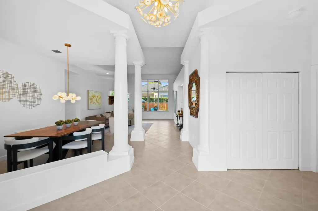 8019 S Savannah Circle Davie FL 33328