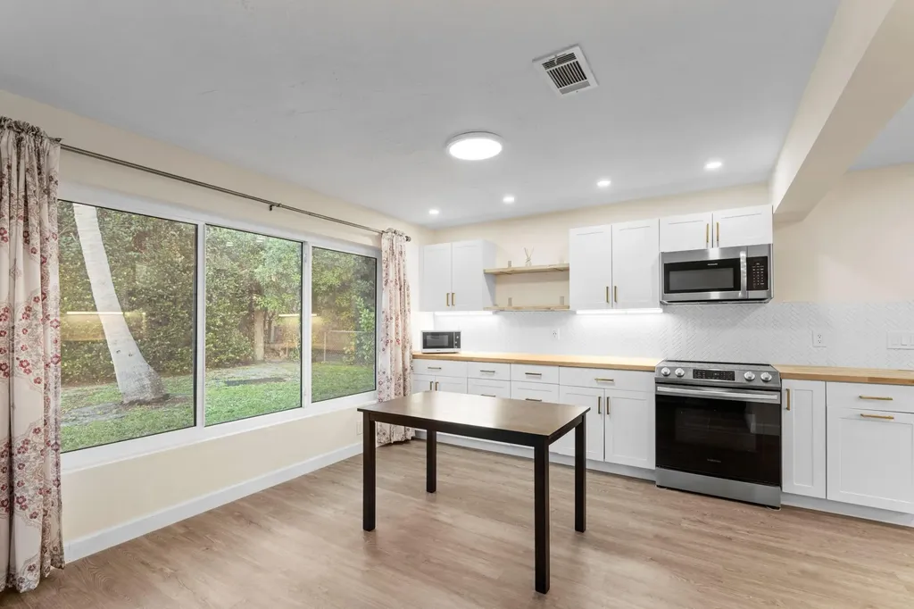 2861 SW 9th Street Boynton Beach FL 33435
