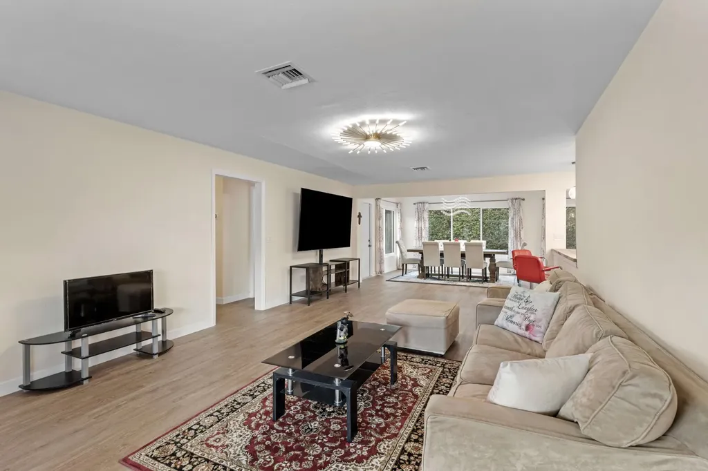 2861 SW 9th Street Boynton Beach FL 33435