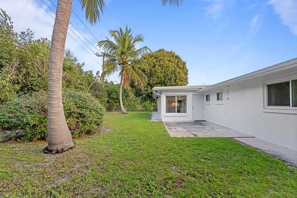 2861 SW 9th Street Boynton Beach FL 33435