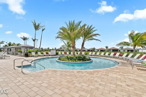 9380 Mountain Pine Grove Boynton Beach FL 33473