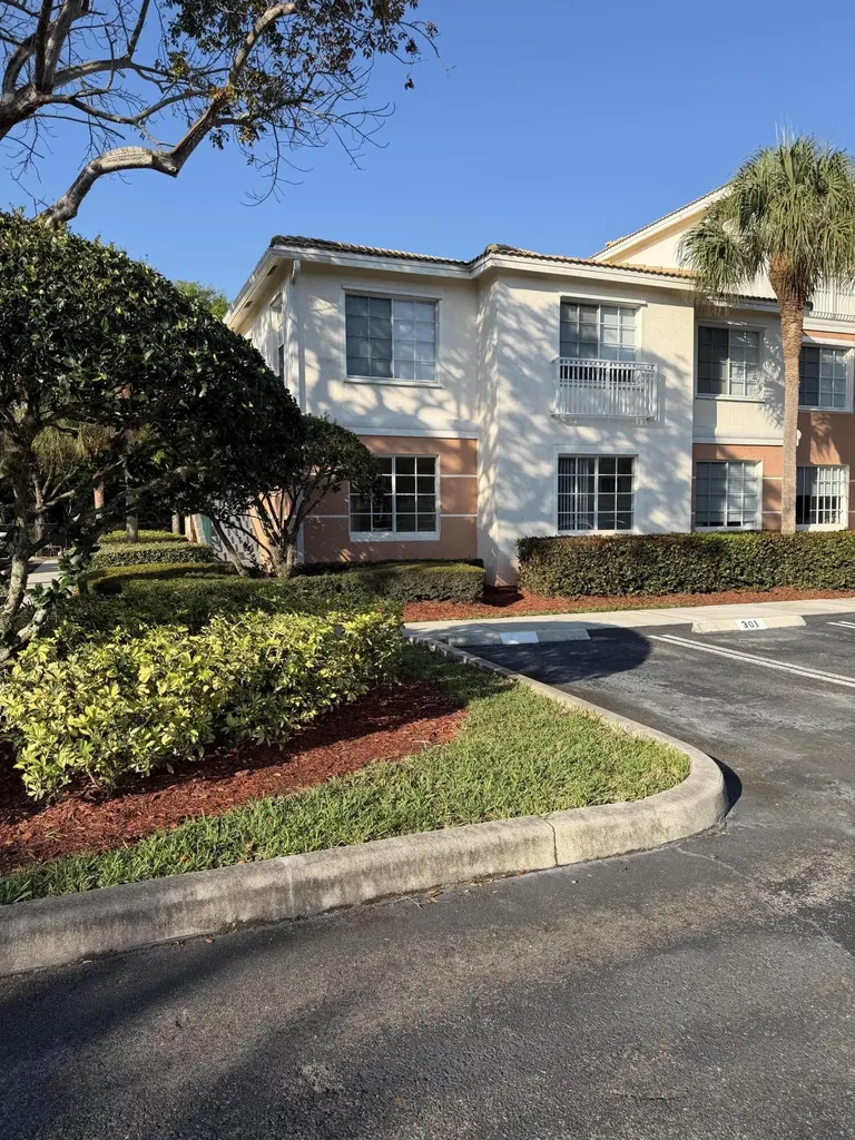 1101 Myrtlewood Circle E Palm Beach Gardens FL 33418