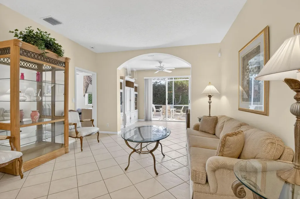 10612 Royal Caribbean Circle Boynton Beach FL 33437