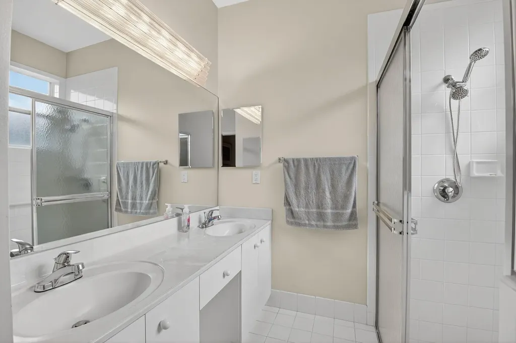 10612 Royal Caribbean Circle Boynton Beach FL 33437