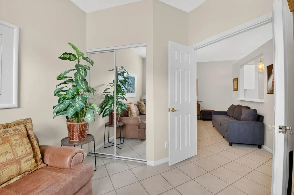 10612 Royal Caribbean Circle Boynton Beach FL 33437