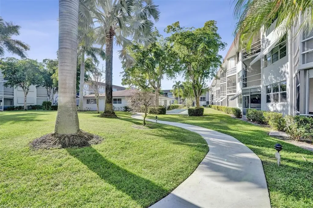 400 SE 10th Street Deerfield Beach FL 33441