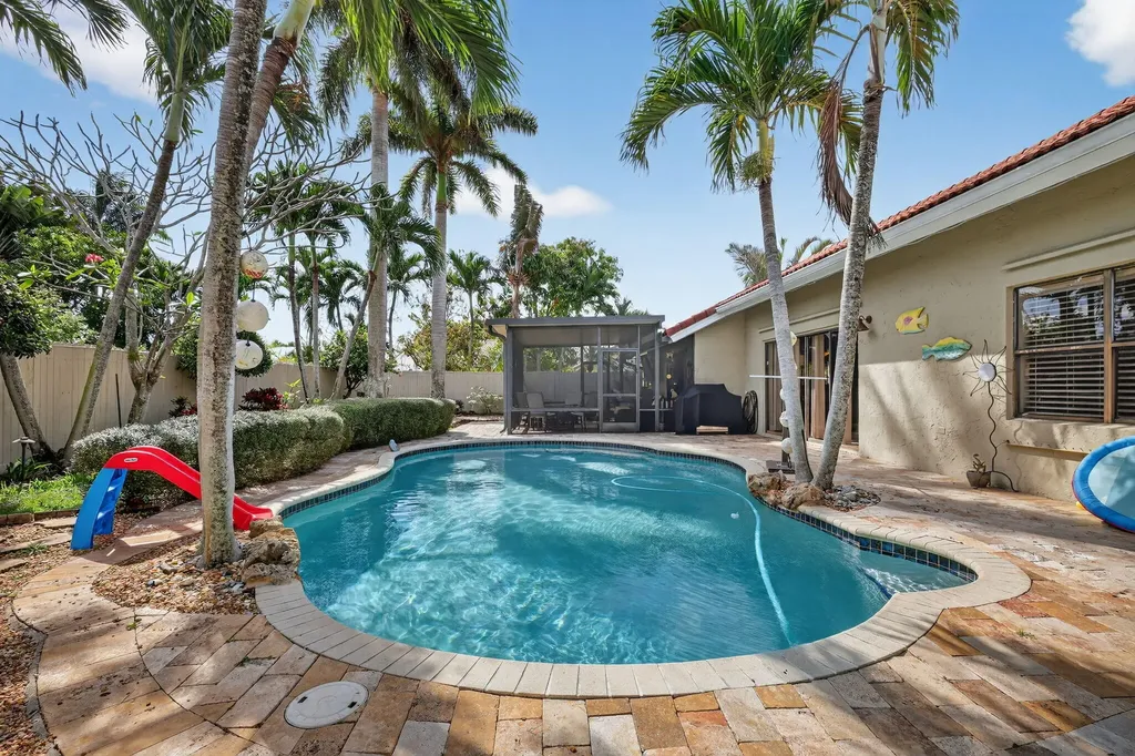 5875 Sun Pointe Circle Boynton Beach FL 33437