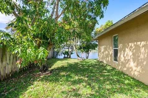 9121 NW 13th Street Plantation FL 33322