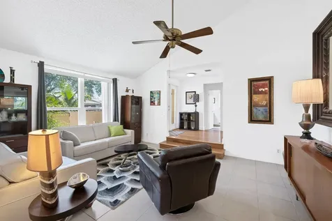 9121 NW 13th Street Plantation FL 33322