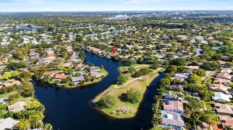 9121 NW 13th Street Plantation FL 33322