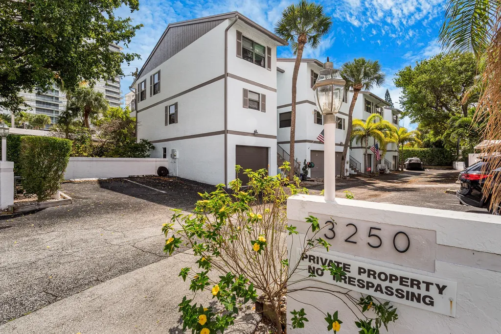 3250 NE 12th Street Pompano Beach FL 33062