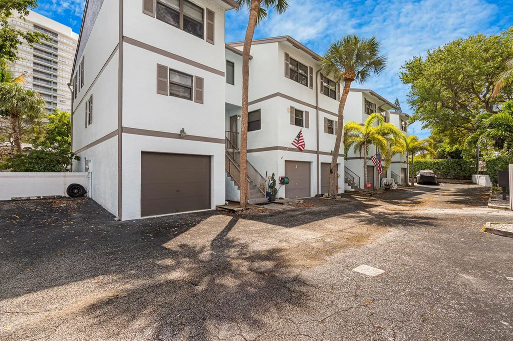3250 NE 12th Street Pompano Beach FL 33062