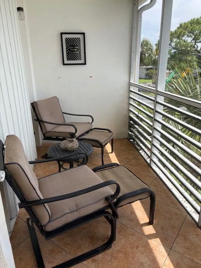 2562 Garden Drive N Lake Worth Beach FL 33461