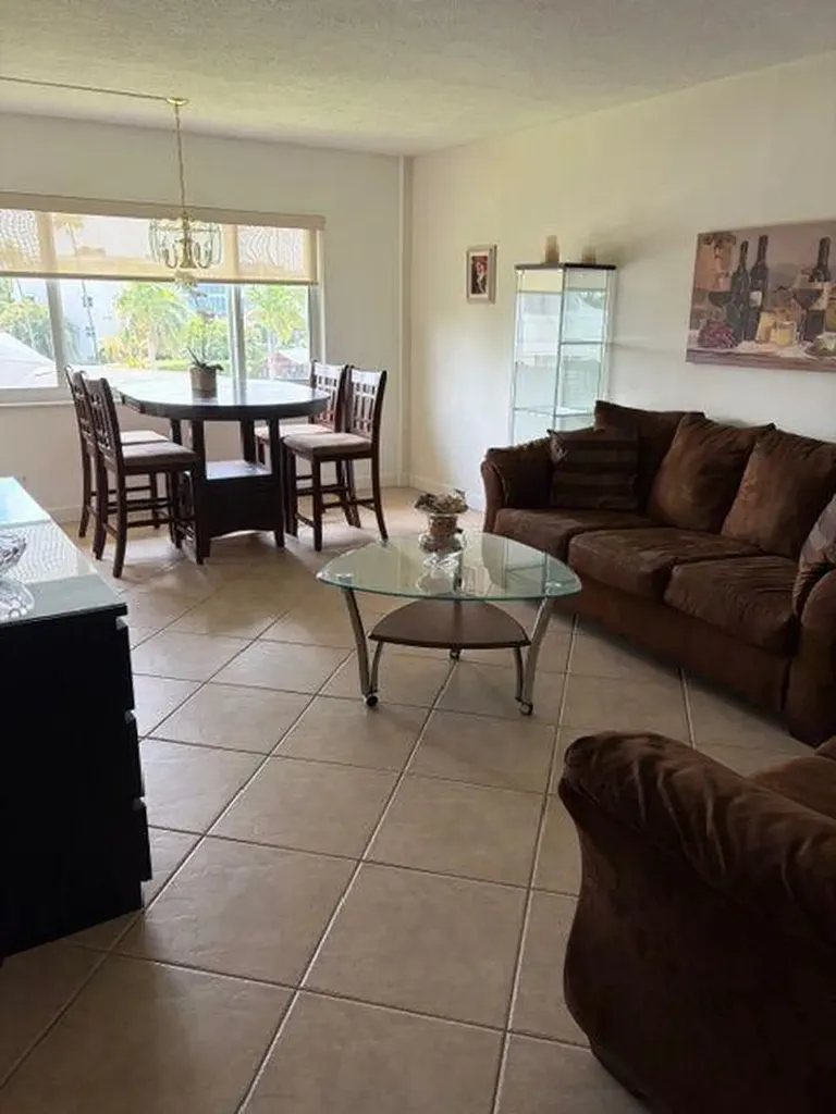 2562 Garden Drive N Lake Worth Beach FL 33461