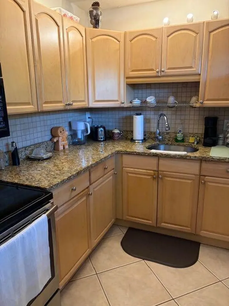 2562 Garden Drive N Lake Worth Beach FL 33461