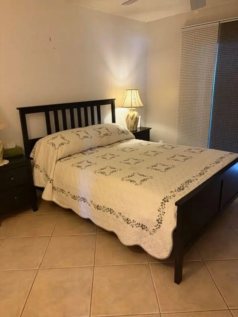 2562 Garden Drive N Lake Worth Beach FL 33461