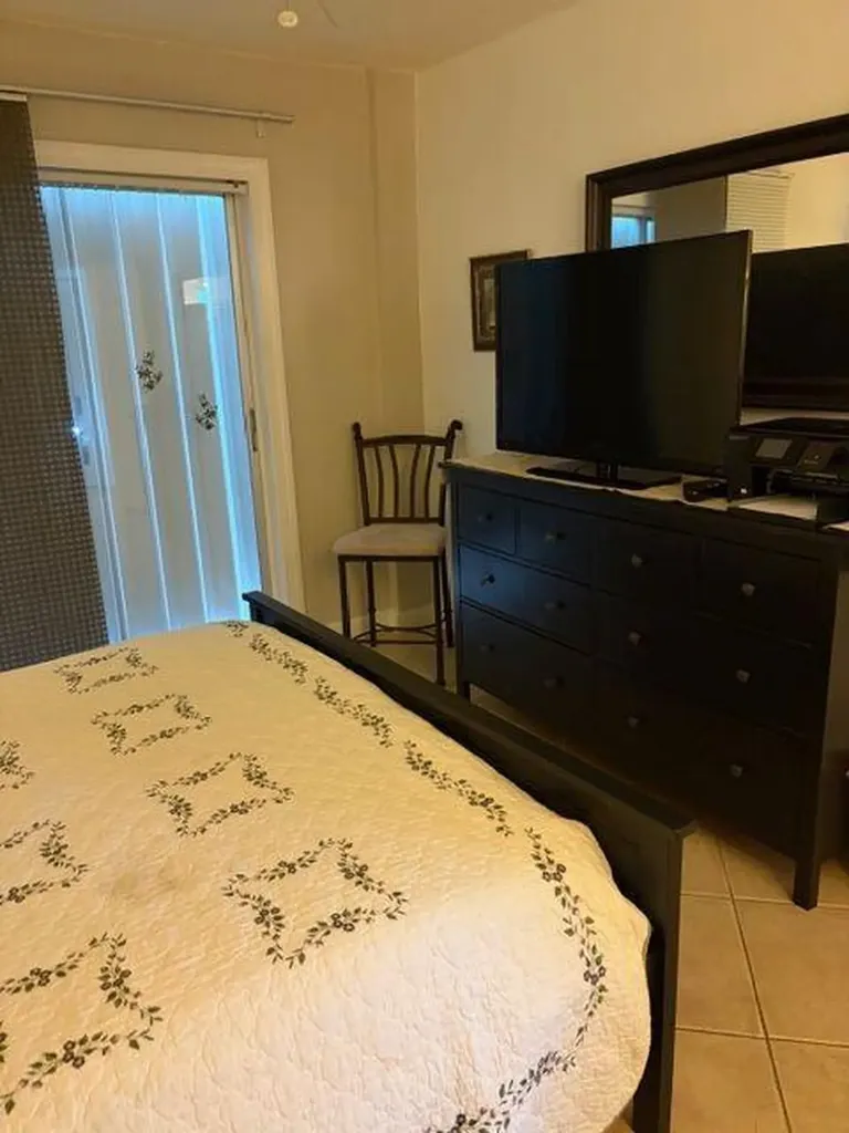 2562 Garden Drive N Lake Worth Beach FL 33461