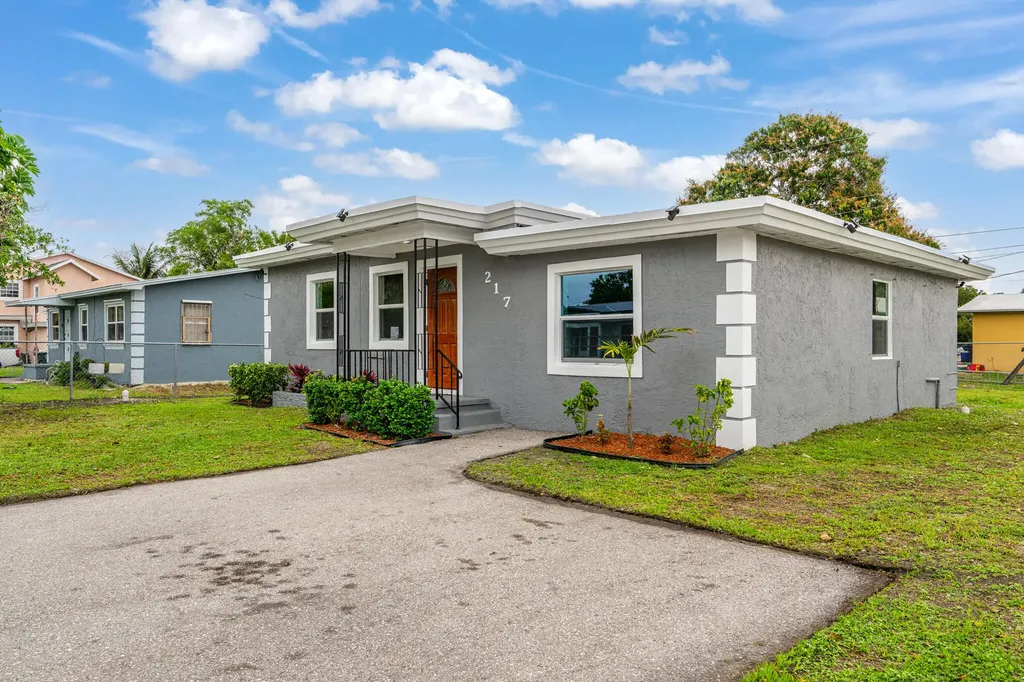 217 NW 14th Street Belle Glade FL 33430