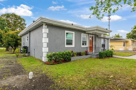 217 NW 14th Street Belle Glade FL 33430