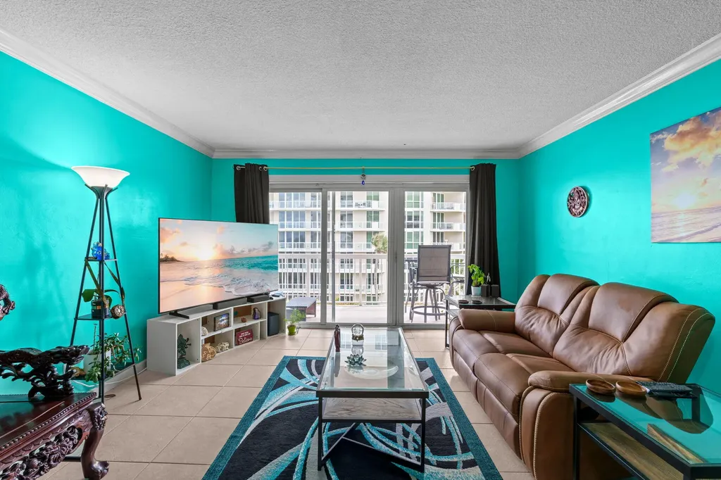 1069 Hillsboro Mile Hillsboro Beach FL 33062