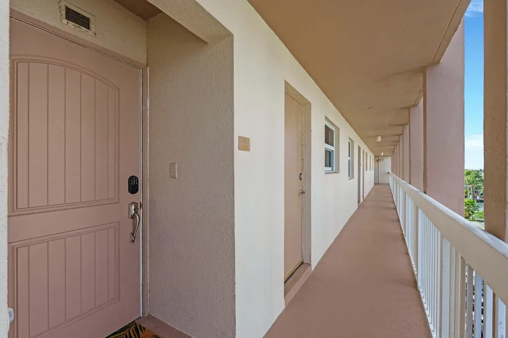 1069 Hillsboro Mile Hillsboro Beach FL 33062