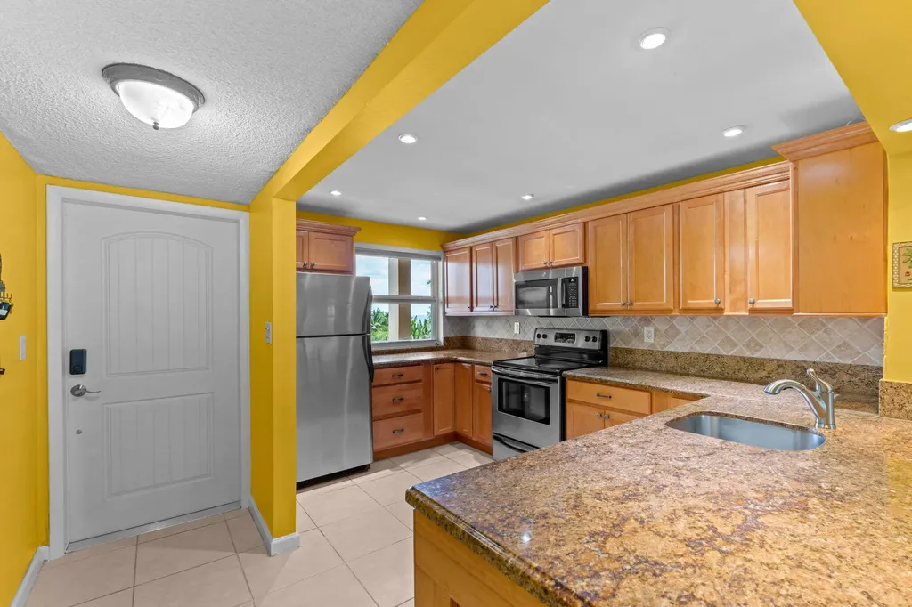 1069 Hillsboro Mile Hillsboro Beach FL 33062
