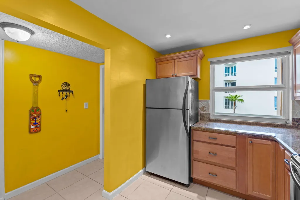 1069 Hillsboro Mile Hillsboro Beach FL 33062