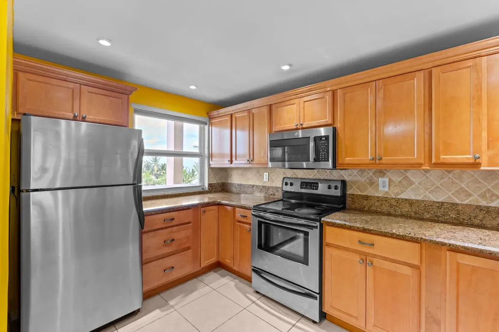 1069 Hillsboro Mile Hillsboro Beach FL 33062
