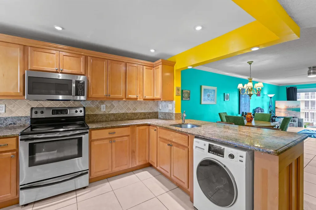 1069 Hillsboro Mile Hillsboro Beach FL 33062