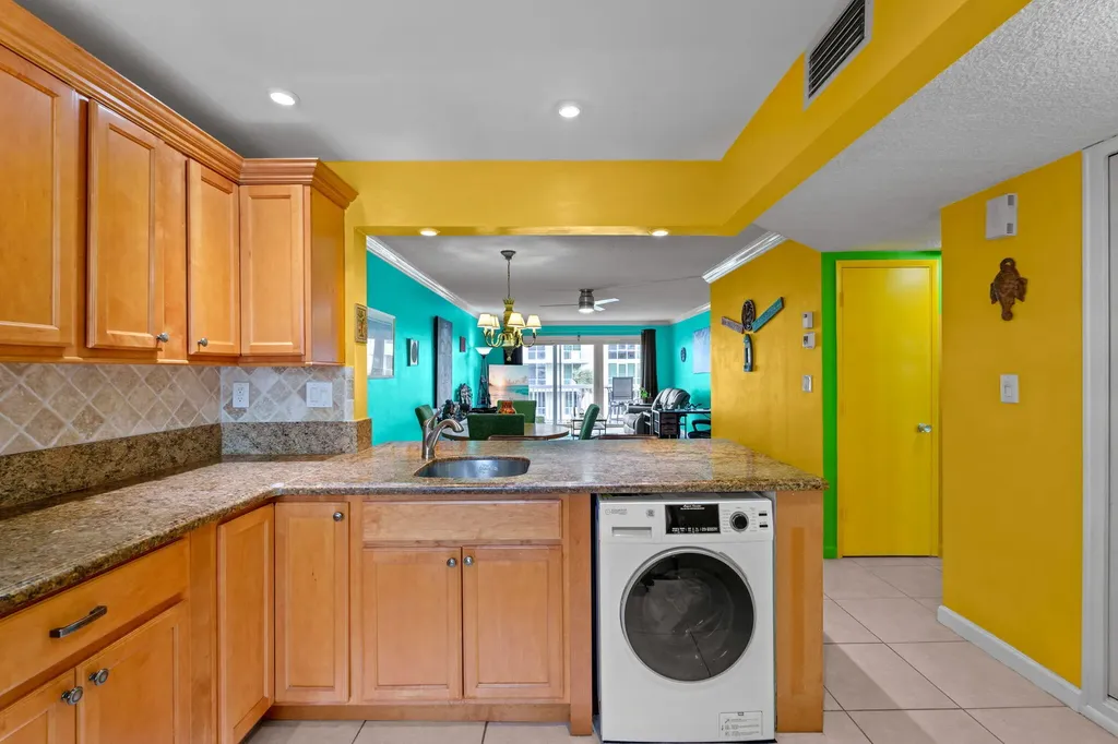 1069 Hillsboro Mile Hillsboro Beach FL 33062