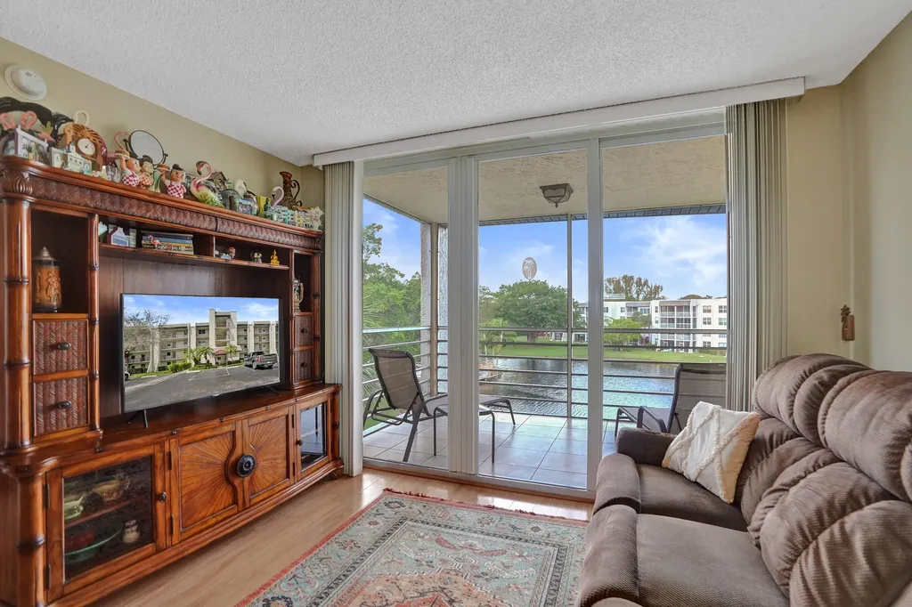 9311 Orange Grove Drive Davie FL 33324