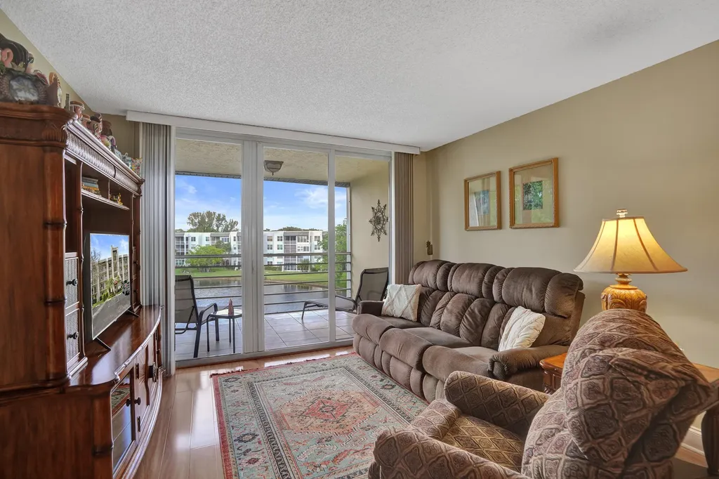 9311 Orange Grove Drive Davie FL 33324