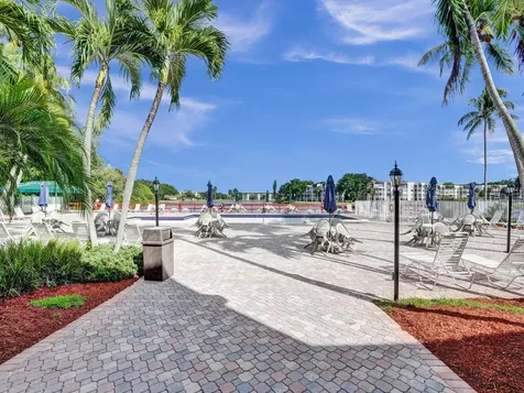 9311 Orange Grove Drive Davie FL 33324