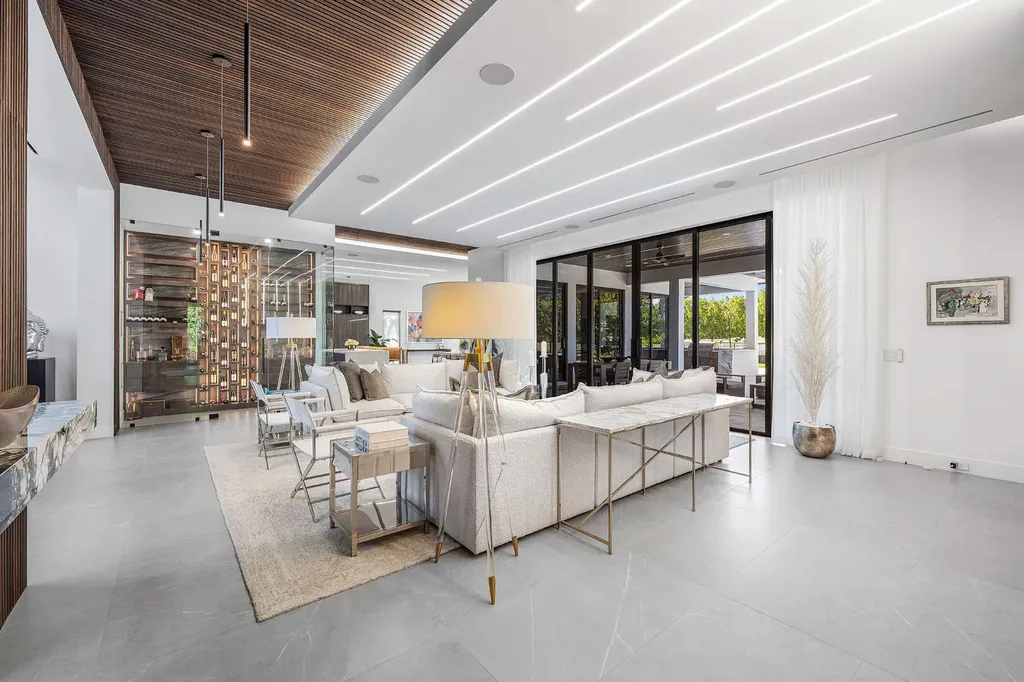 117 Thatch Palm Cove Boca Raton FL 33432
