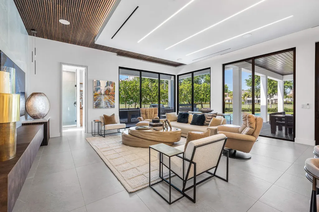 117 Thatch Palm Cove Boca Raton FL 33432