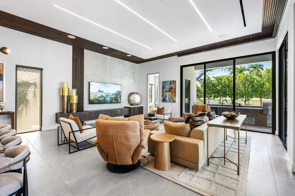 117 Thatch Palm Cove Boca Raton FL 33432