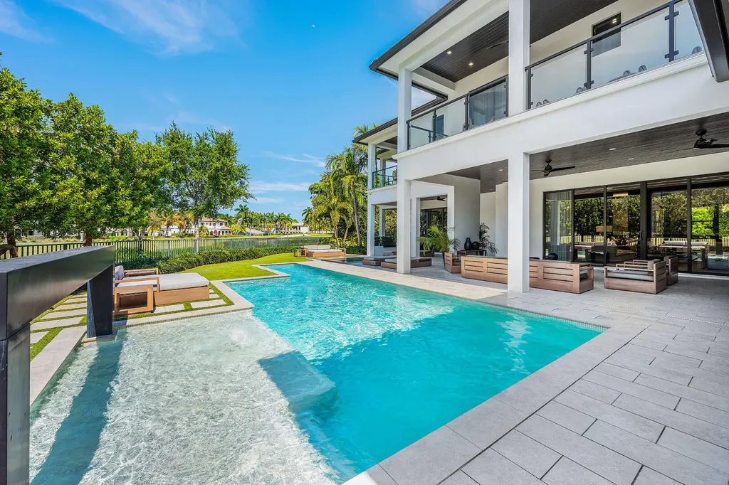117 Thatch Palm Cove Boca Raton FL 33432