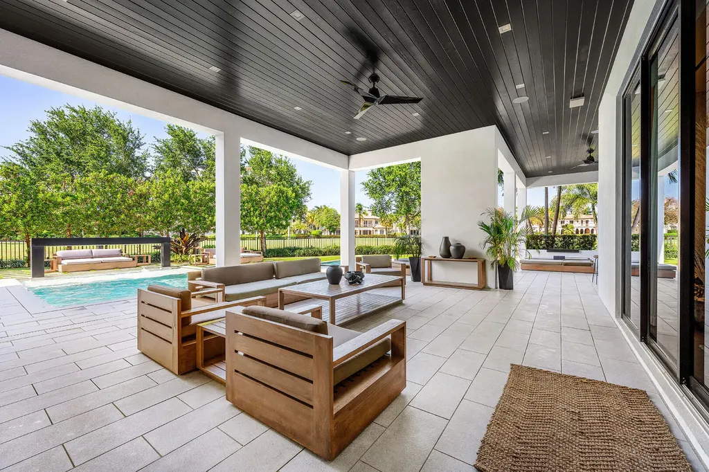 117 Thatch Palm Cove Boca Raton FL 33432