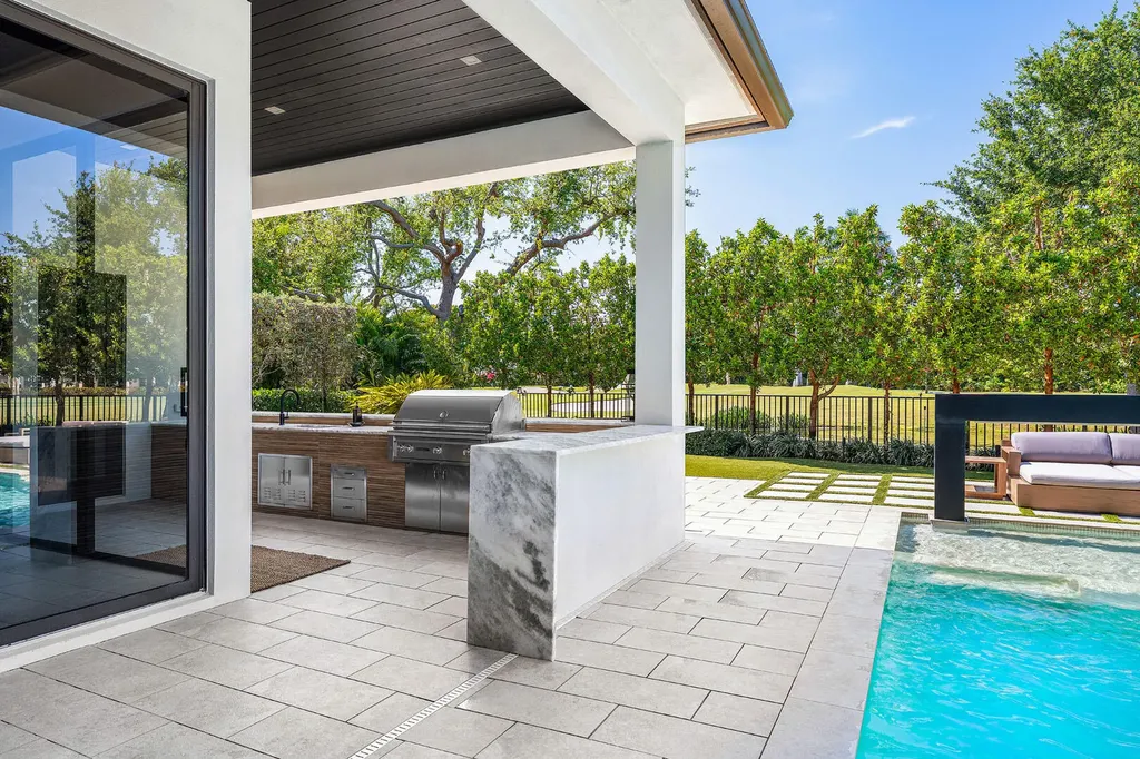 117 Thatch Palm Cove Boca Raton FL 33432