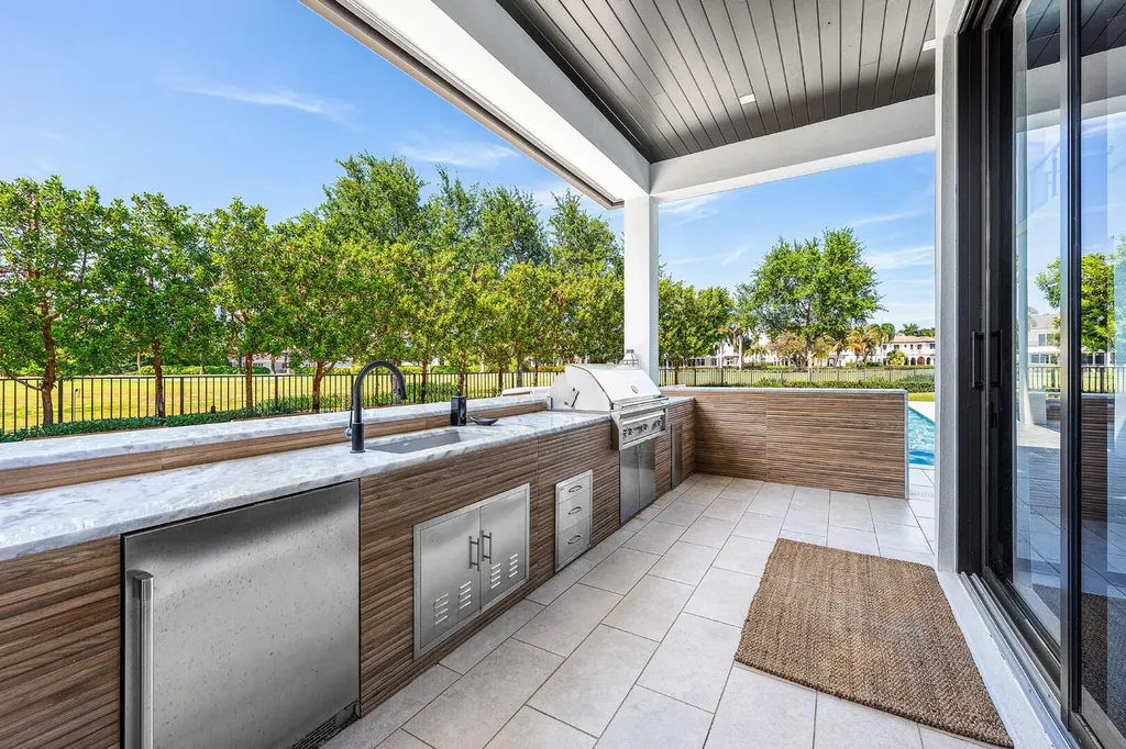 117 Thatch Palm Cove Boca Raton FL 33432