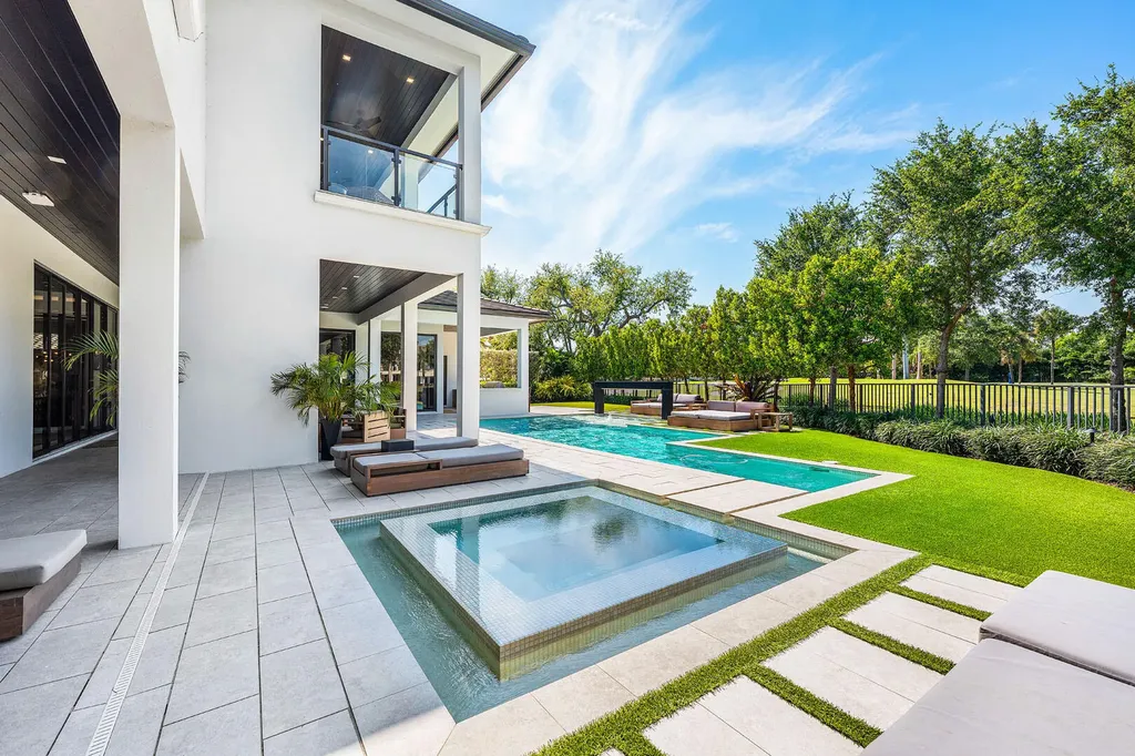 117 Thatch Palm Cove Boca Raton FL 33432